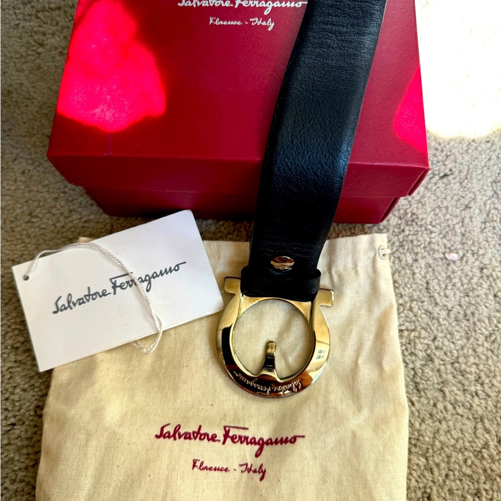 Ladies Ferragamo belt